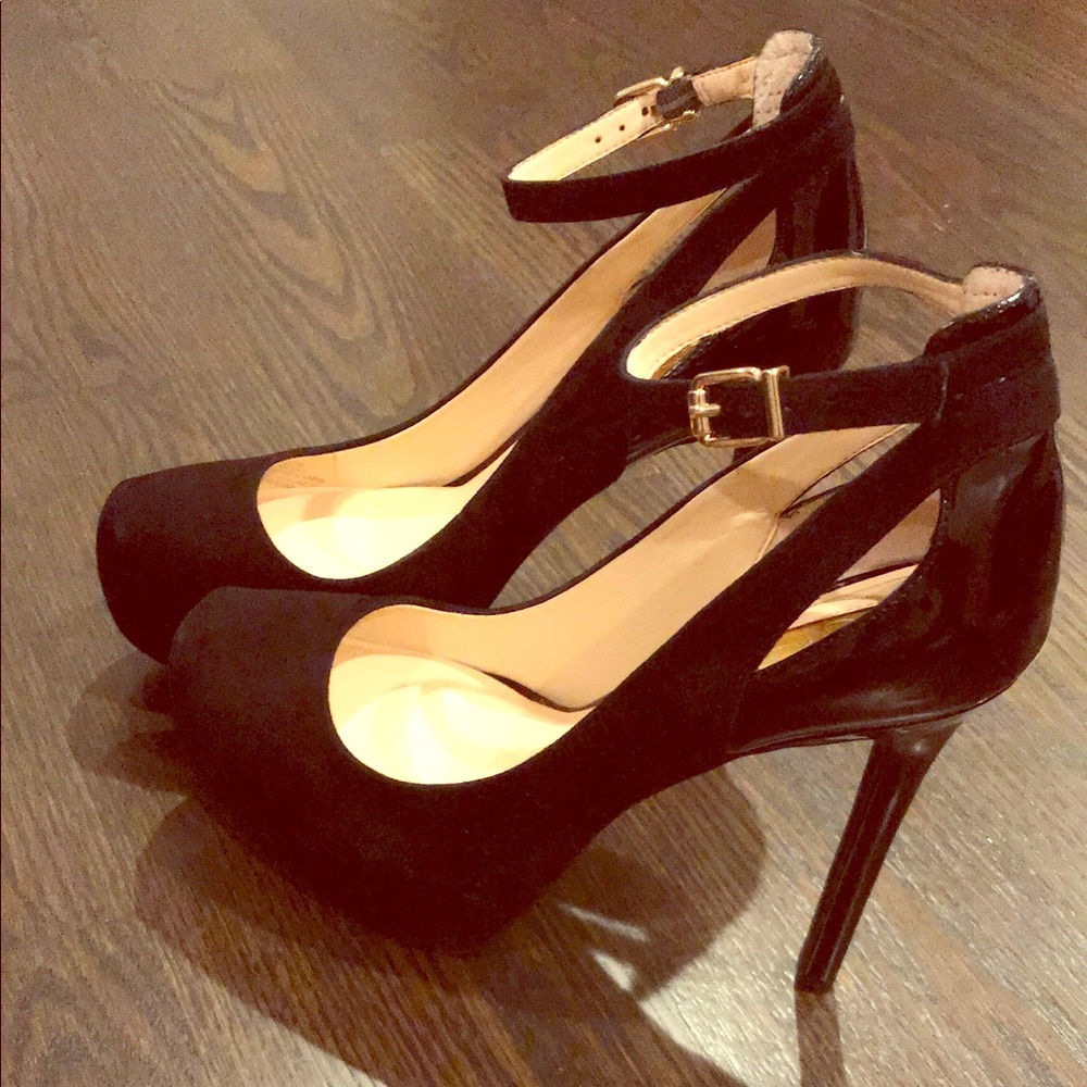 Jessica Simpson platform pumps